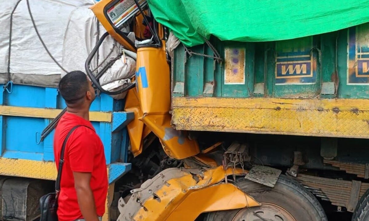 Three Killed as Truck Crashes into Broken-Down Vehicle