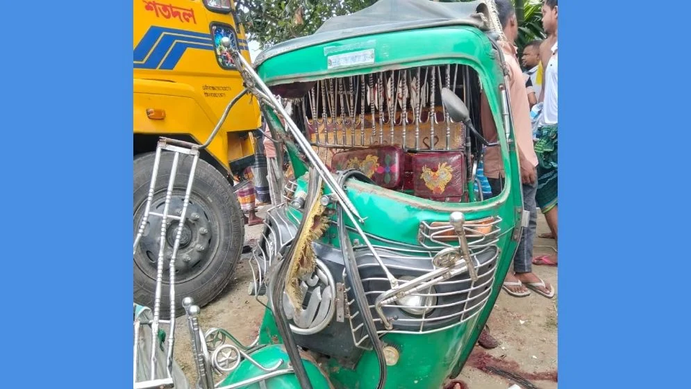 Tragic Trishal Crash Two Dead as Truck Hits Autorickshaw Tragic Trishal Crash: Two Dead as Truck Hits Autorickshaw