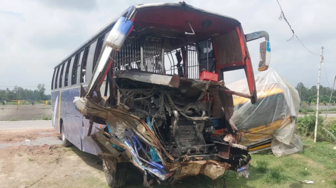 Truck collision kills bus driver and passenger in Sirajganj