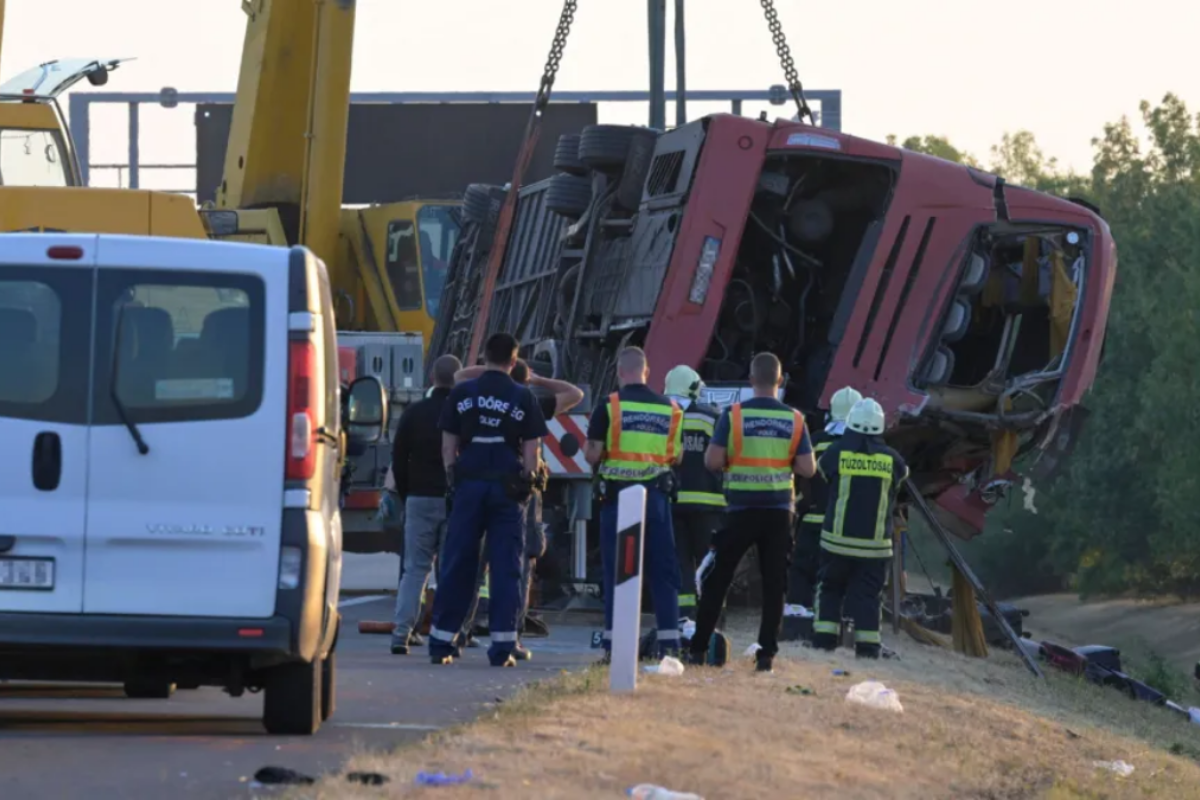 Twelve Dead as Polish Tourist Bus Overturns in Hungary