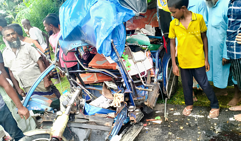 Two Killed in Three-Way Crash on Panchagarh-Thakurgaon Highway 3 Two Killed in Three-Way Crash on Panchagarh-Thakurgaon Highway