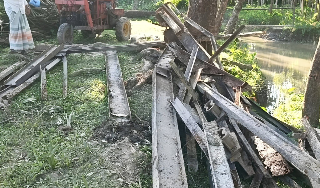 Volunteer League Leader Accused of Removing Iron Bridge, Four Villages Face Hardship