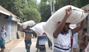 Angry Farmers Breach Kurigram Dealership Warehouse to Seize Fertiliser