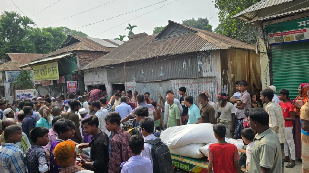 Angry Farmers Storm Fertilizer Depot in Kurigram Over Alleged Malpractices
