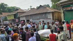 Angry Farmers Storm Fertilizer Depot in Kurigram Over Alleged Malpractices