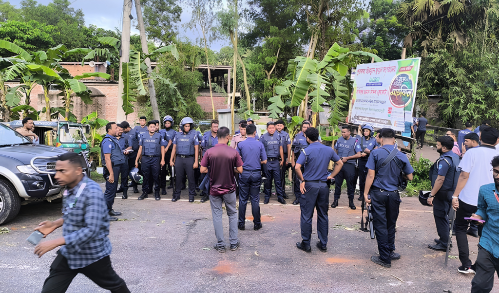 Clashes Between Two Villages in Comilla Leave Twenty Injured 3 Clashes Between Two Villages in Comilla Leave Twenty Injured