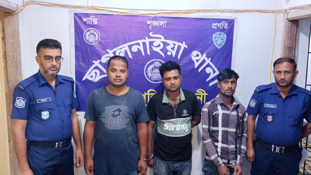 Fake Officers Detained Over Phone Searches and Extortion in Feni Fake Officers Detained Over Phone Searches and Extortion in Feni