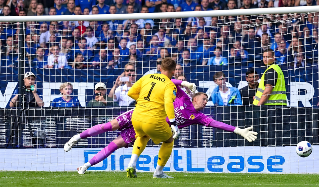 Goalkeeper Koeman Junior Scores Twice to Rescue Point for Telstar 3 Goalkeeper Koeman Junior Scores Twice to Rescue Point for Telstar
