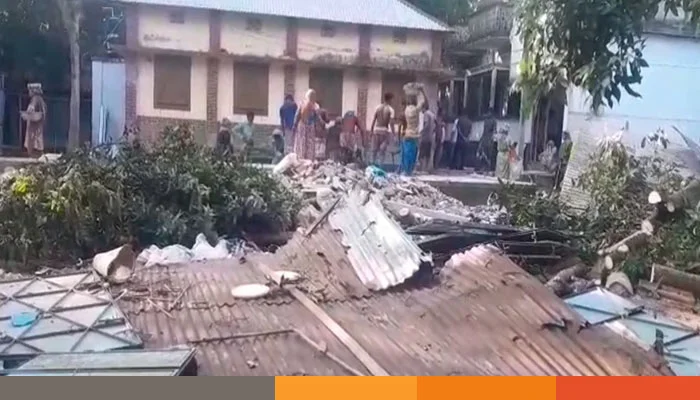 Land Dispute in Keraniganj Escalates as Armed Group Demolishes Homes 3 Land Dispute in Keraniganj Escalates as Armed Group Demolishes Homes