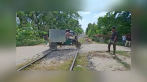 Rajbari Rail Crossings Leave Hundreds Exposed to Danger