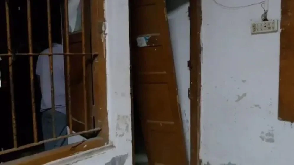 Seventeen Suspected Juvenile Gang Members Escape Police Custody in Cumilla