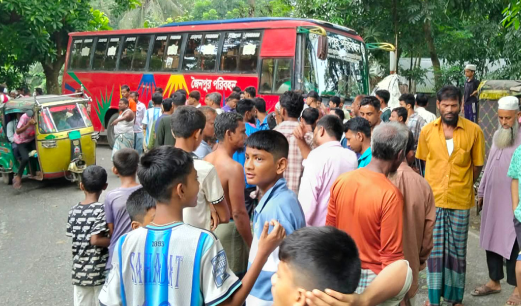 Tragedy in Chandpur as Bus Collision Kills One and Sparks Blockade