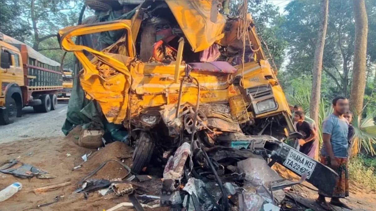13 Killed in Devastating Bus-Truck Collision in Natore 2 13 Killed in Devastating Bus-Truck Collision in Natore
