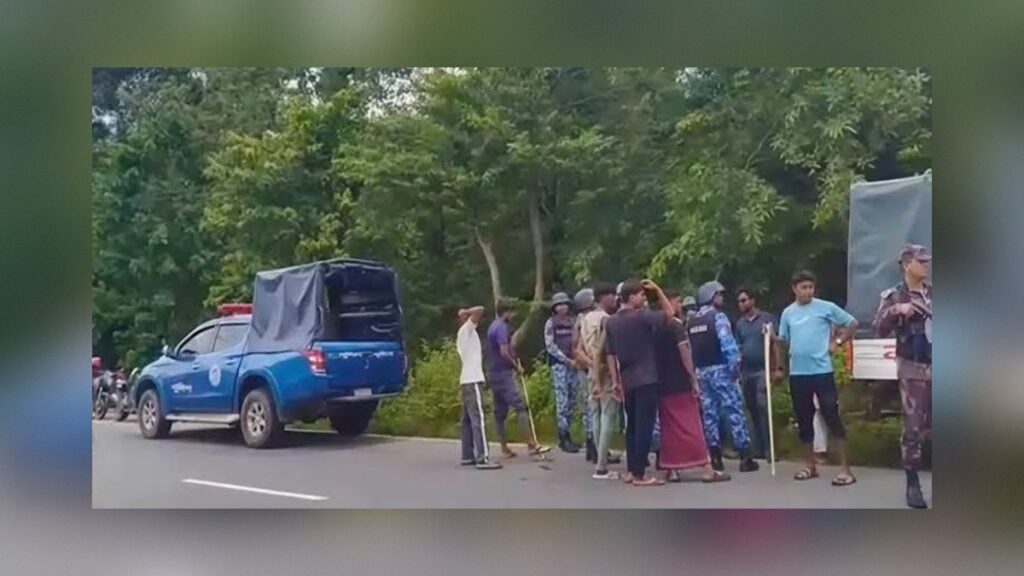Armed Robbers Loot Tk 270,000 on Cox’s Bazar Road 4 Armed Robbers Loot Tk 270,000 on Cox’s Bazar Road