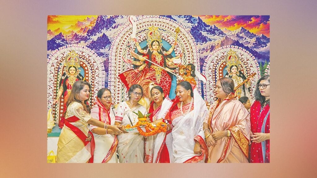 Dhaka Drums and Conch Shells Mark Durga Puja Festivities 2 Dhaka Drums and Conch Shells Mark Durga Puja Festivities