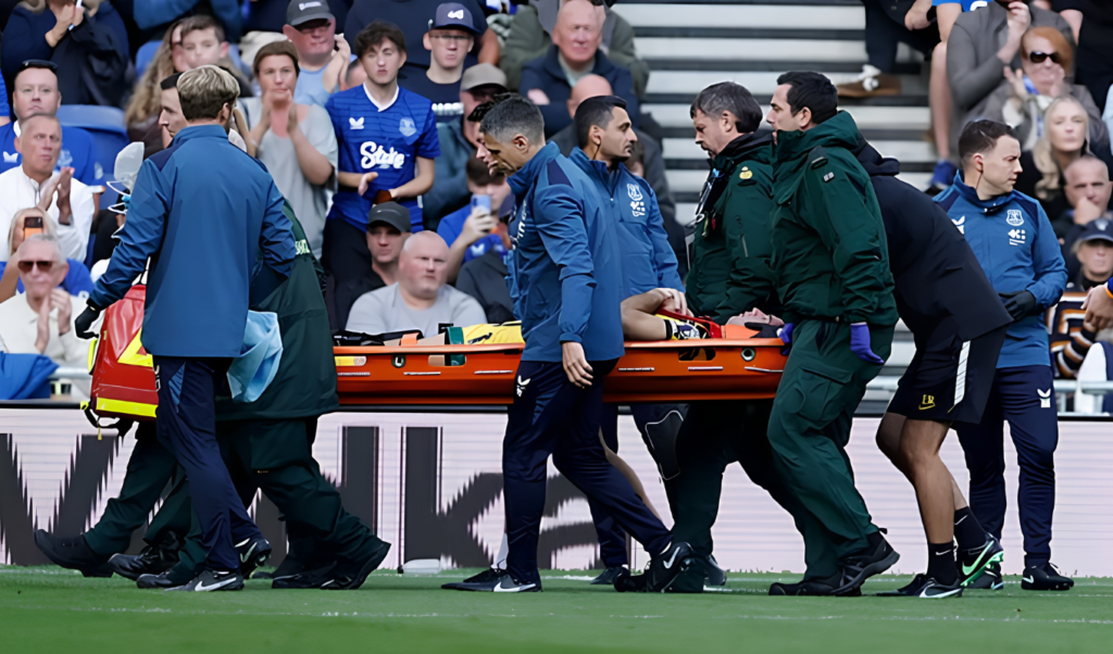 Emiliano Martínez Hospitalised After Head Injury in Chelsea Win