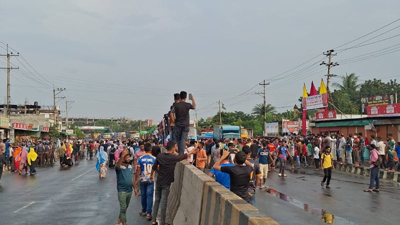 Garment Factories Along Gazipur Highway Close Following Wage Protests