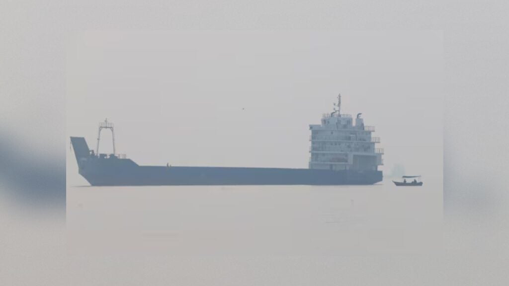 Hormuz Shipping Falls to Two-Month Low After Tanker Attacks 2 Hormuz Shipping Falls to Two-Month Low After Tanker Attacks