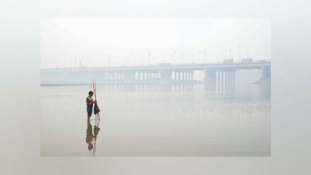 Lahore Chokes as Winter Smog Pushes Pollution to Dangerous Levels
