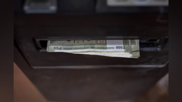 Rupee Struggles Near Record Low Despite Central Bank Support