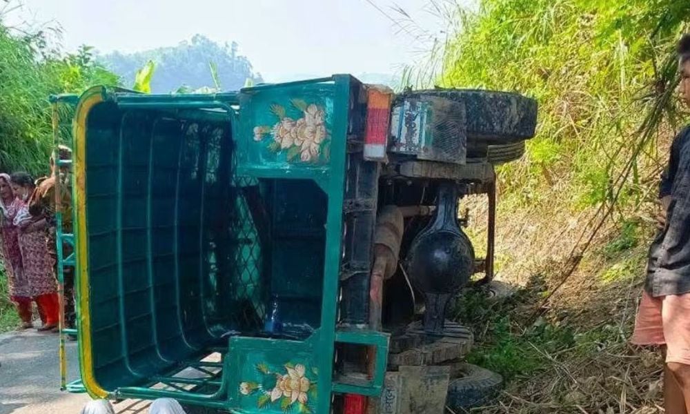Seven Manikganj Tourists Injured in Sajek Valley Vehicle Rollover