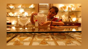 Stronger Dollar, Higher Bond Yields Weigh on Gold