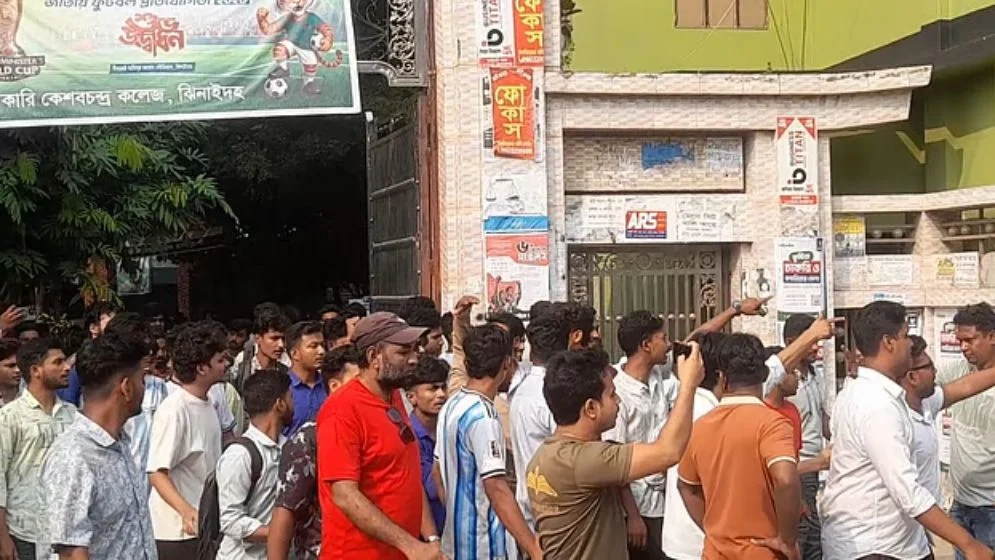 Tensions Between Chhatra Dal and Chhatra Shibira Lead to Class Suspension at Jhenaidah KC College 3 Tensions Between Chhatra Dal and Chhatra Shibira Lead to Class Suspension at Jhenaidah KC College