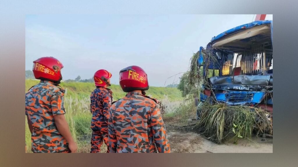 Three Killed, 16 Injured as Bus Plunges into Ditch on Mawa Expressway