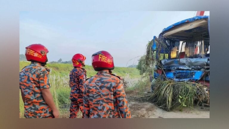 Three Killed, 16 Injured as Bus Plunges into Ditch on Mawa Expressway