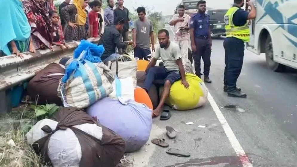 Two Deaad as Three-Vehicle Collision Triggers Chaos on Highway