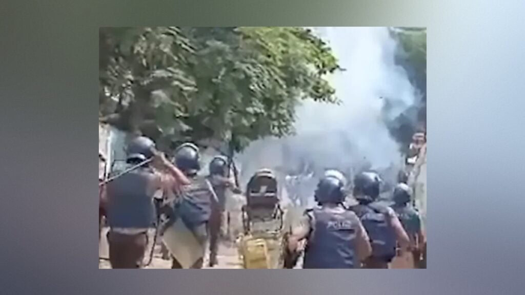 Two Police Officers Injured in Clash with Garment Workers in Uttara 3 Two Police Officers Injured in Clash with Garment Workers in Uttara